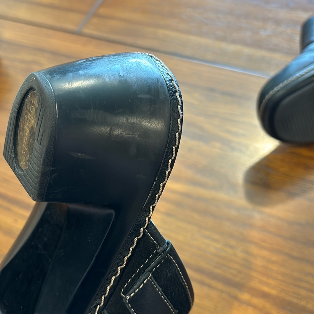 Softspots Leather Clogs - Picture 14 of 14